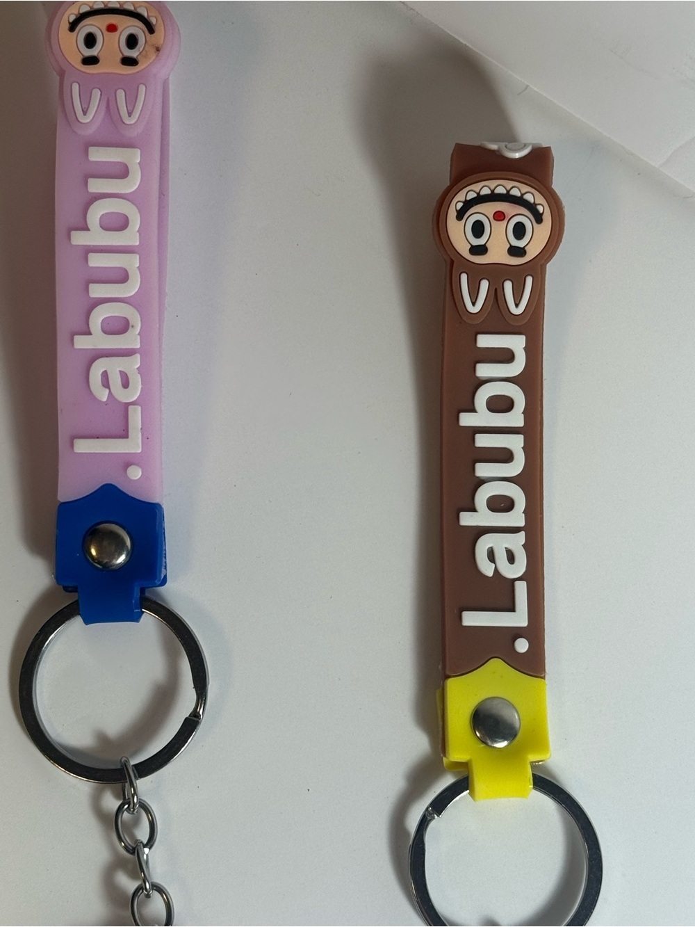 Set Of 4 Labubu Silicone Keychains - Picture 5 of 6
